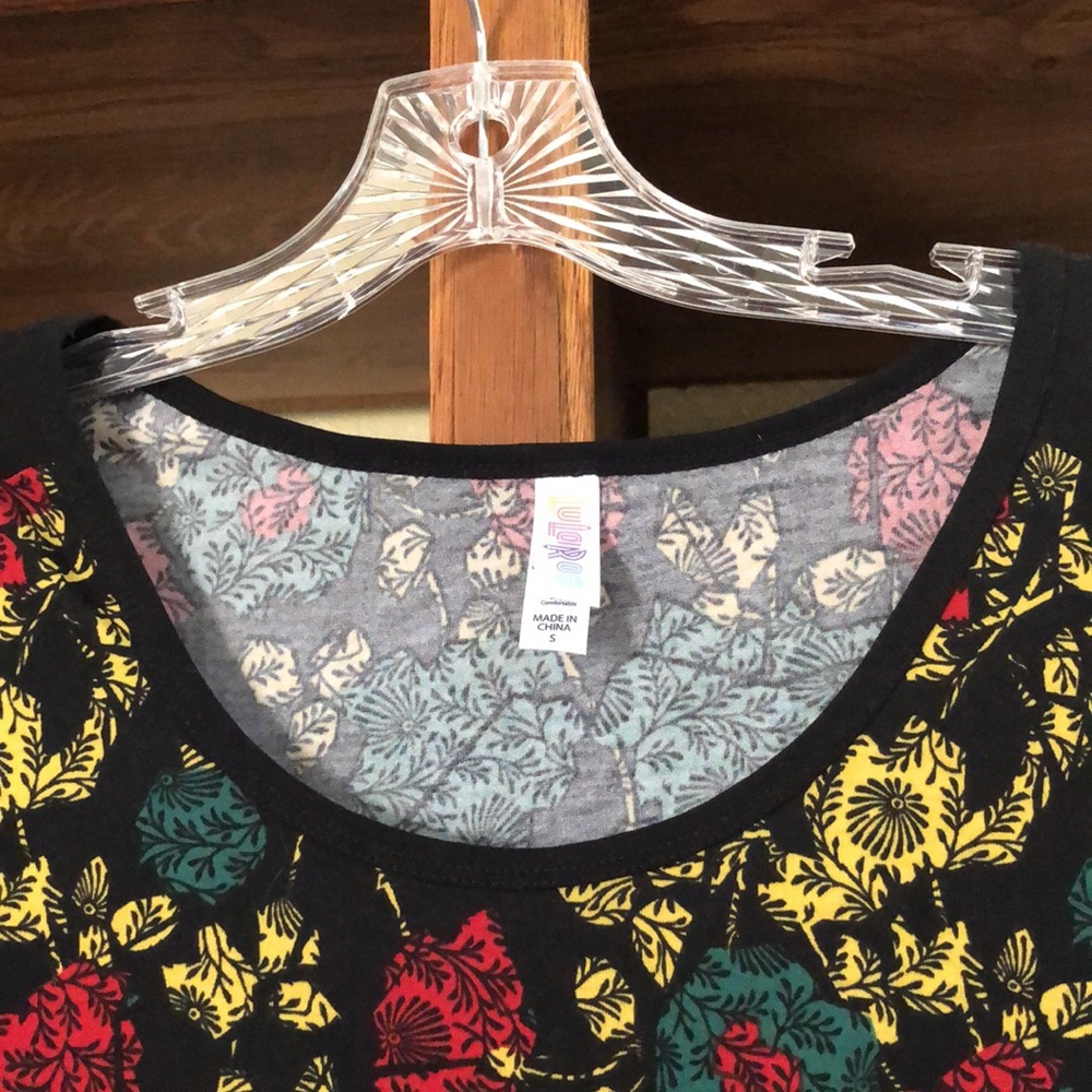 LulaRoe Floral Scoop Neck Women's Top - Picture 5 of 10